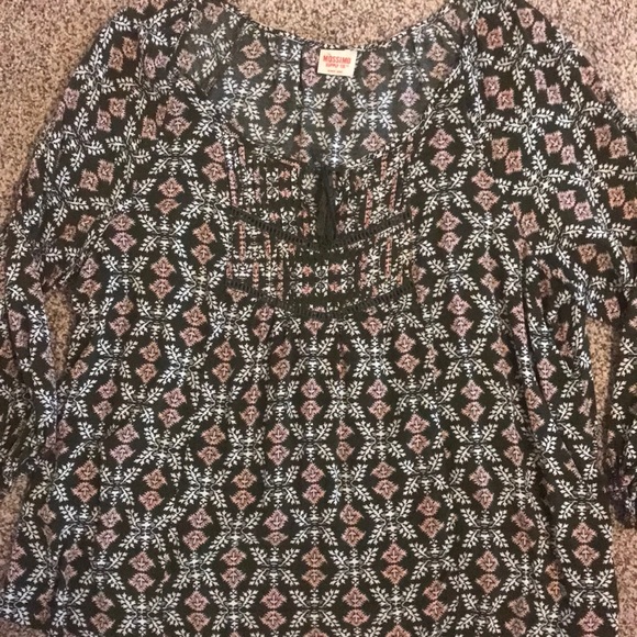 Great shirt for work or play! - Picture 3 of 3